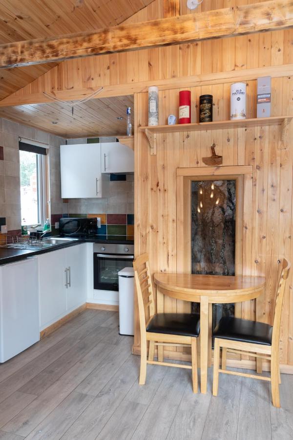 Pine Marten Bar Glenmore Treehouse Aviemore Bagian luar foto