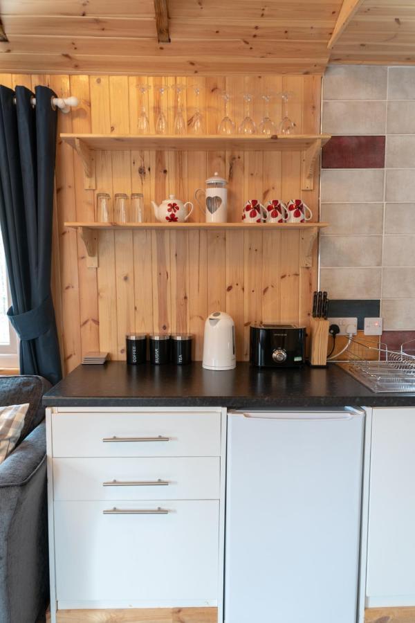 Pine Marten Bar Glenmore Treehouse Aviemore Bagian luar foto